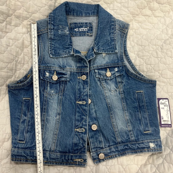 NWT DISTRESSED DENIM VEST SIZE MEDIUM - Picture 8 of 9